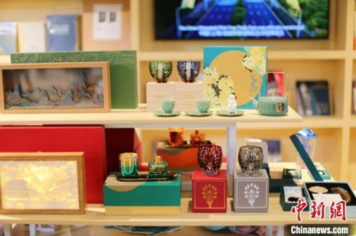 國際范 國潮風(fēng) 交相輝映 探訪2024上海書展的藝術(shù)風(fēng)景線與文化用品